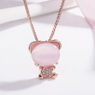 Collier or rosé avec pendentif panda en quartz rose et strass